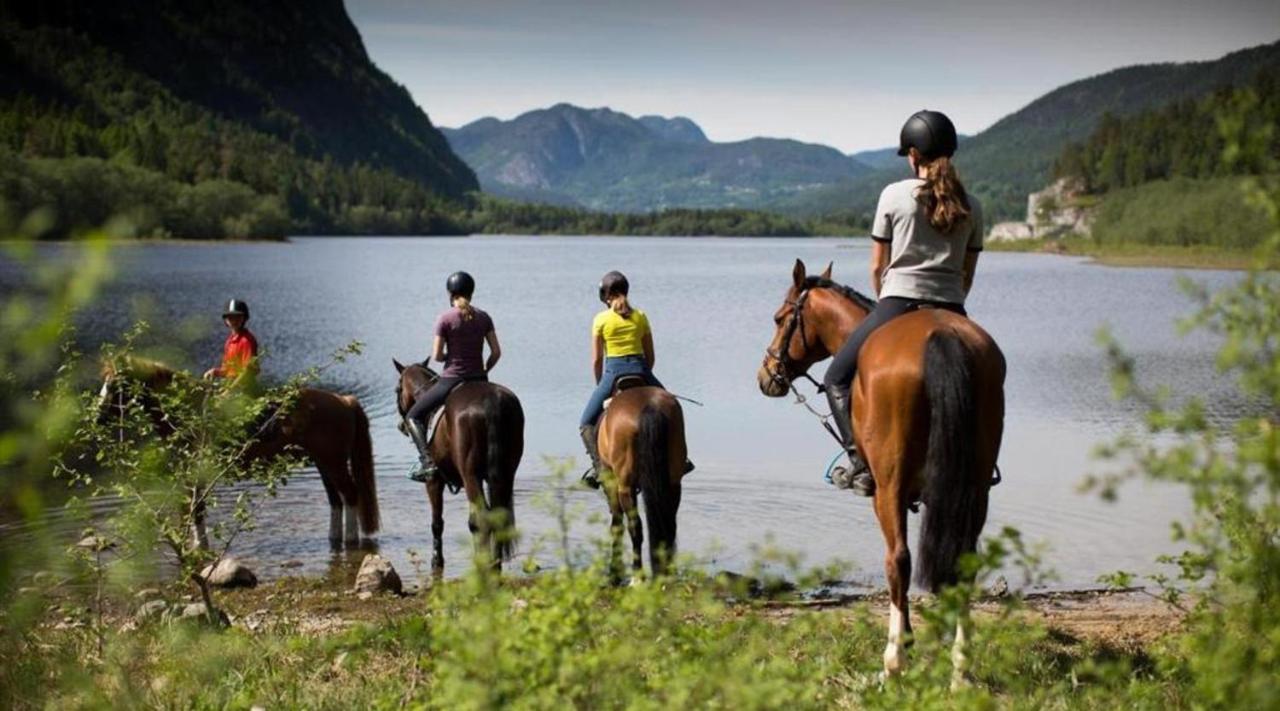 Naer Vannet, Jacuzzi Og Sauna Semesterbostad
